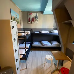 hostel-cosmos-amsterdam.amsterdamhotelsnl.com/